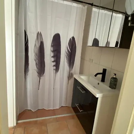 アパート Fewo-airport *