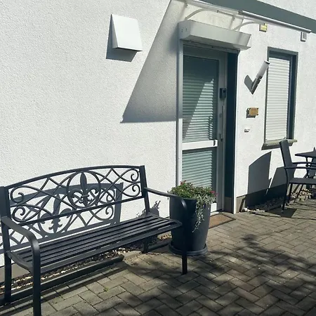 アパート Fewo-airport *